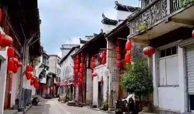 逃离黑与白的房间